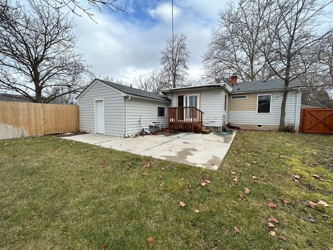 Building Photo - Newly Remodeled 2 bedroom 1 bathroom Home