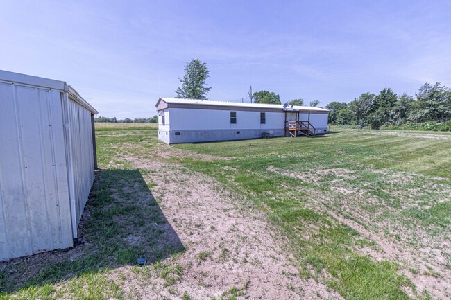 Building Photo - 16950 N Davis Rd