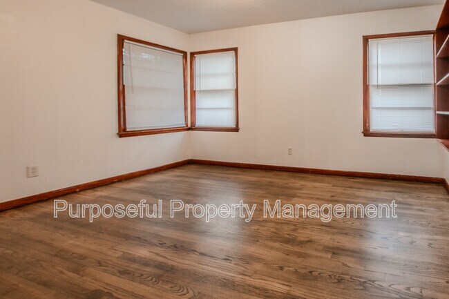 Building Photo - 616 E Bouse Dr