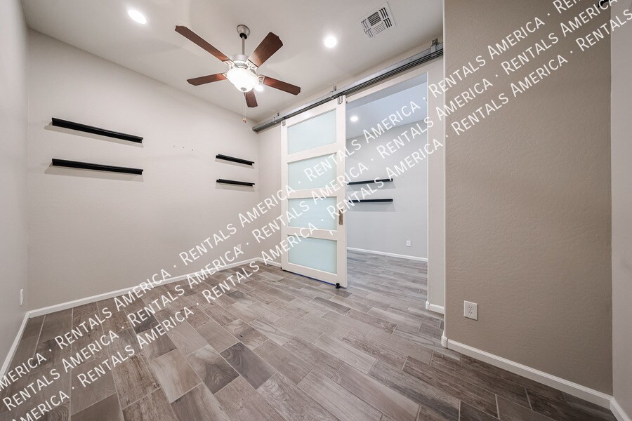 Building Photo - 3865 E Dogwood Pl