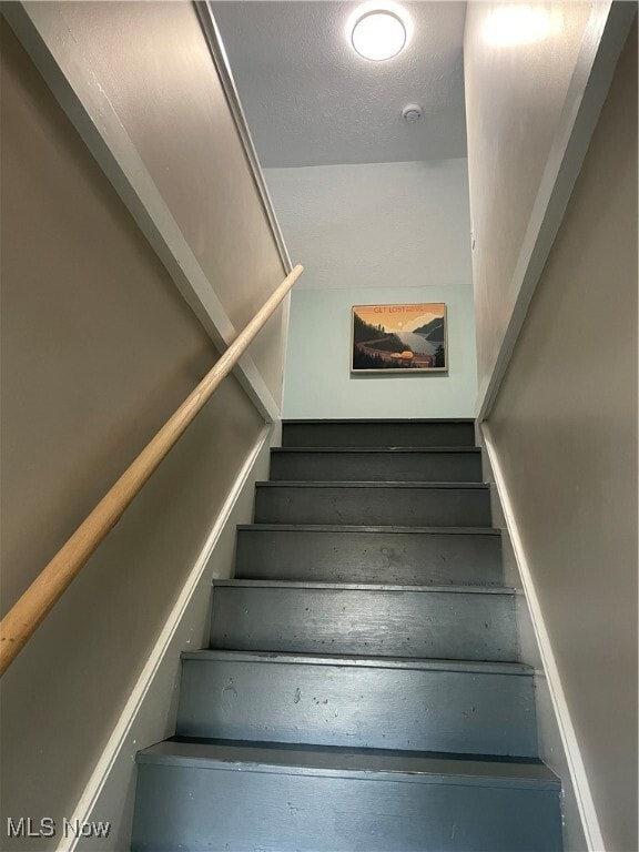 Building Photo - 2542 W 8th St