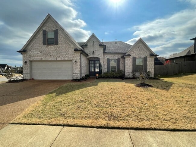 Primary Photo - College Crossing beautiful home!