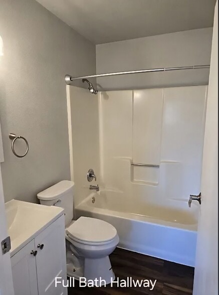 Building Photo - 7446 N Judson St