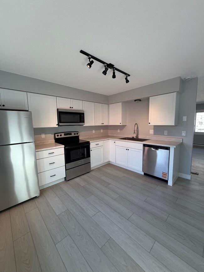 Building Photo - 1413 Charles St