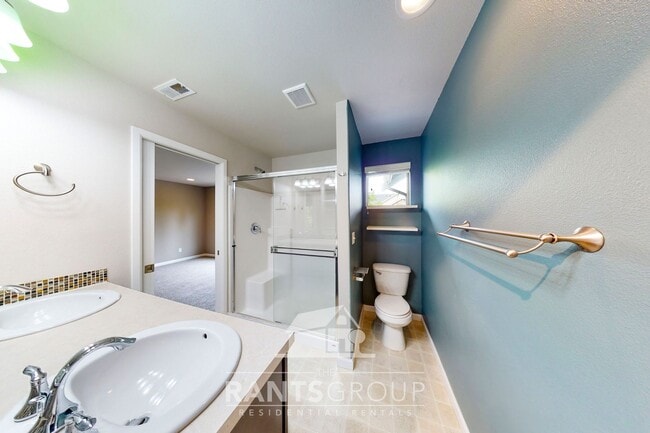 Building Photo - Stylish 3-Bedroom Townhome in Great West Olympia Location