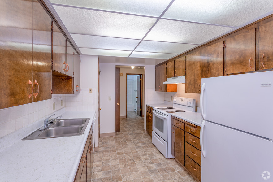 1BR, 1BA - Stonegate Apartments - Woodstone Communities
