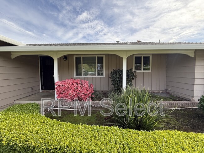 Building Photo - 1238 Woodfield Ave