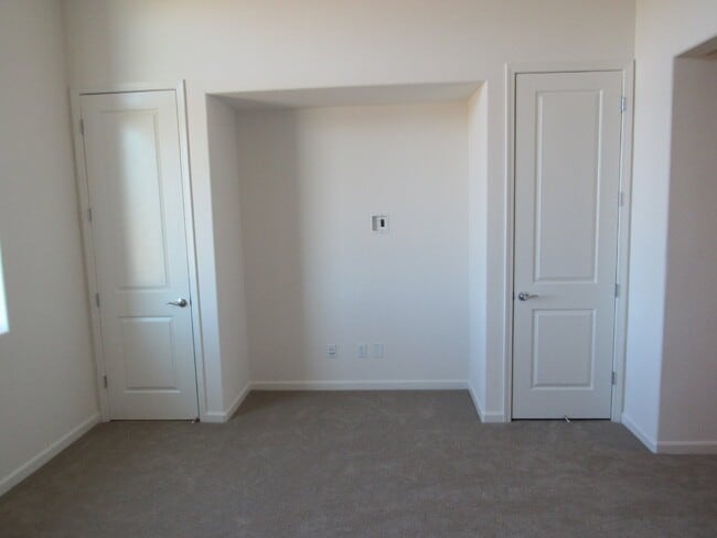 Building Photo - Stunning 3 Bed/3.5 Bath Townhome Walking Distance to BART