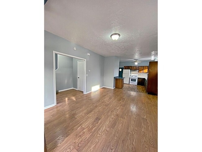 Building Photo - 4707