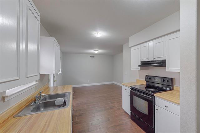 Building Photo - 3842 Commonwealth Dr