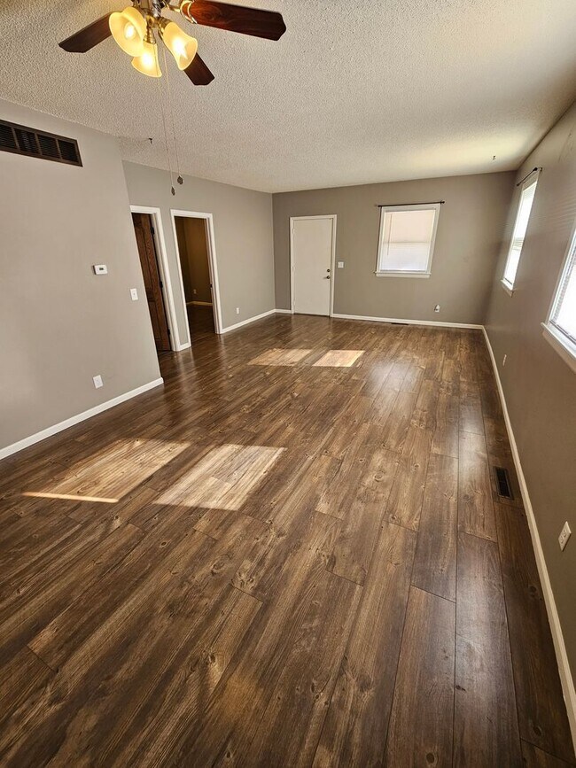 Building Photo - 1118 N Adams St