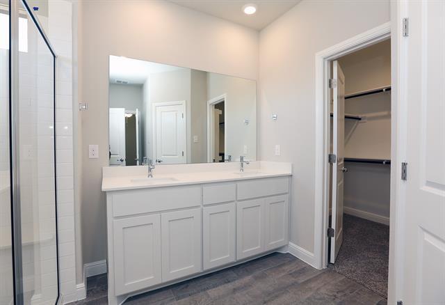 Building Photo - 708 Castlebar Ct