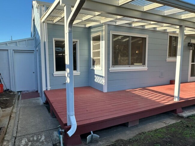 Building Photo - Epic REA - Great Home w/2 BR/1 BA Plus Bonus Loft in Mills Park Neighborhood