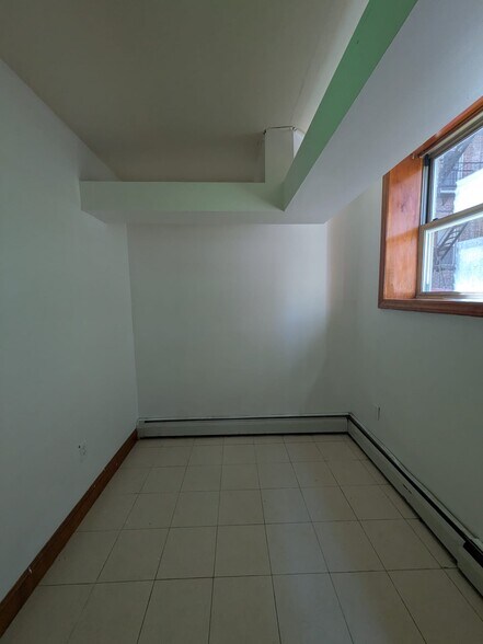 Building Photo - 93 W 33rd St