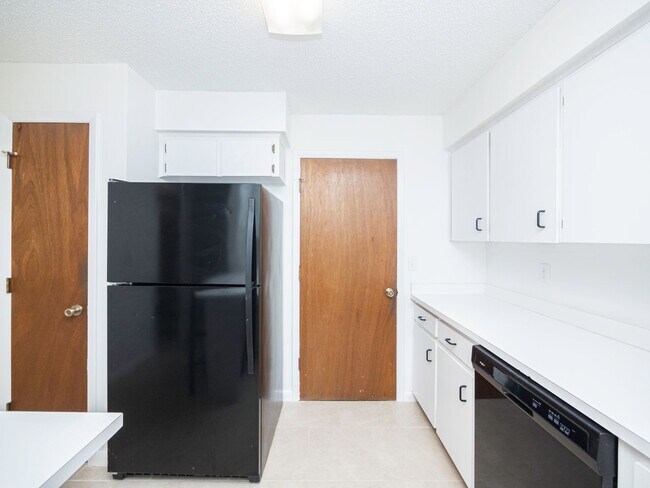 Building Photo - South Lakeland Duplex!