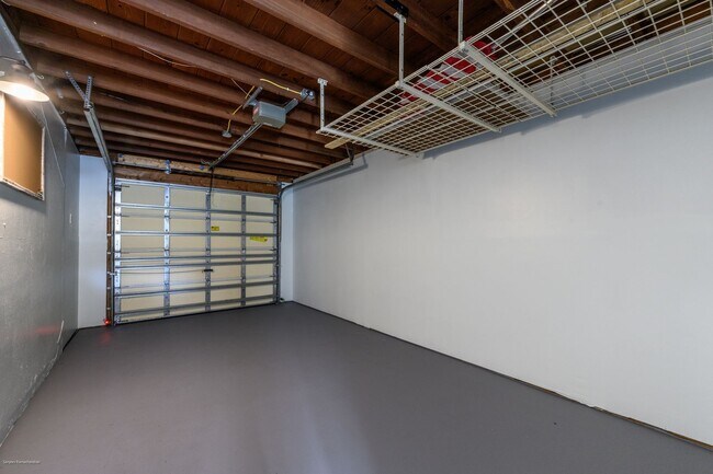 Building Photo - CLOSE TO HISTORIC DISTRICT AND PARKS
