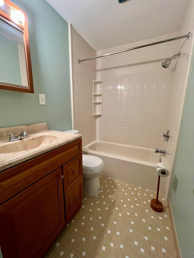 Building Photo - Stunning 3-Bedroom Townhome in Powelton Village! Available mid-August!