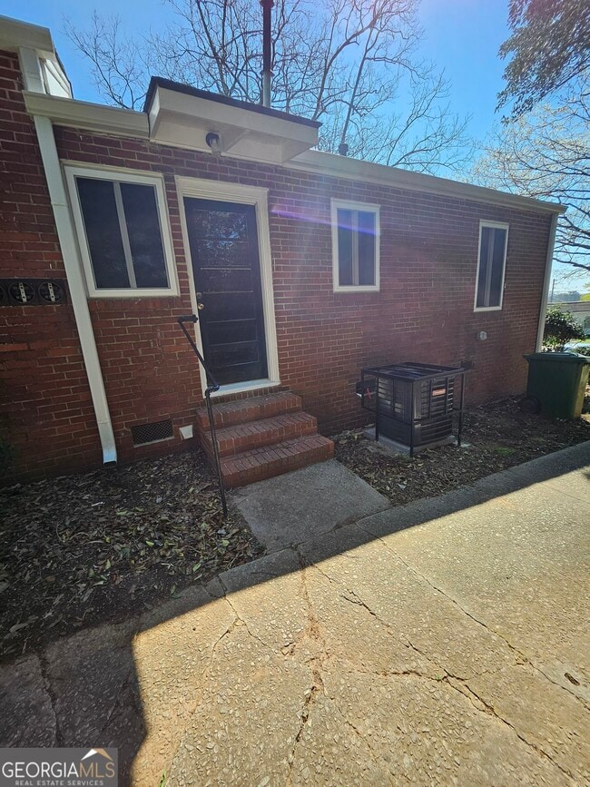 Building Photo - 521 Meriwether St