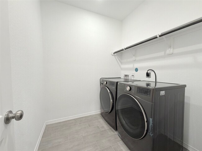 Building Photo - 9662 Caney Trails Rd