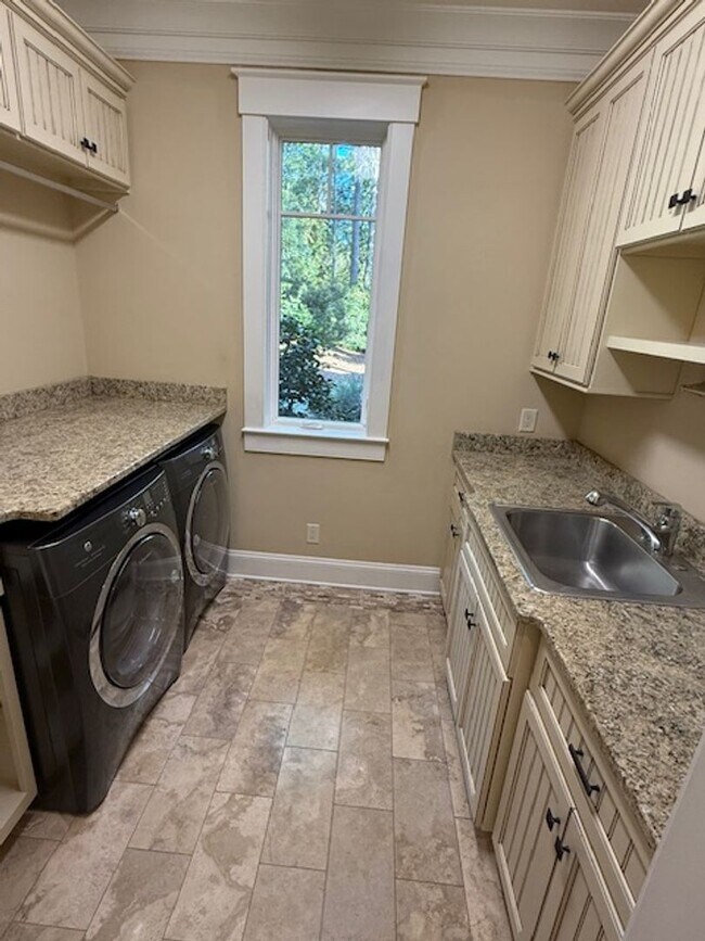 Building Photo - 128 Timber Ln