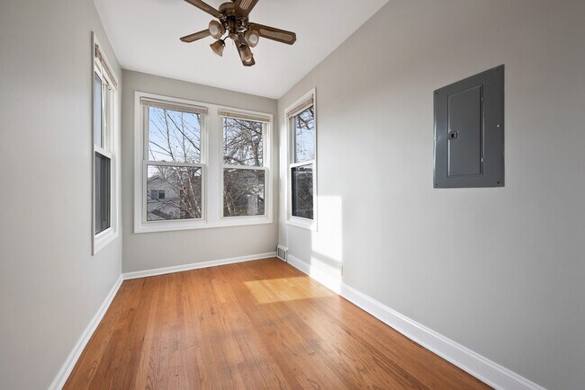 Building Photo - 3428 N Damen Ave