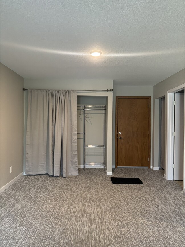 Building Photo - 1601 N Innsbruck Dr