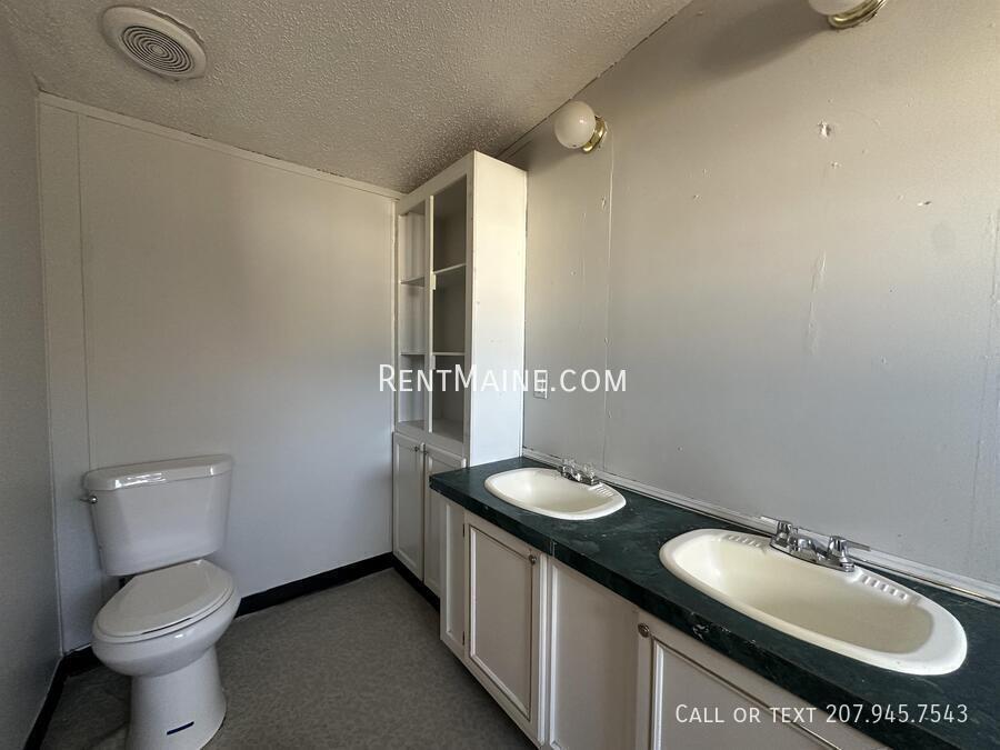 Building Photo - 20 Bearberry Rd