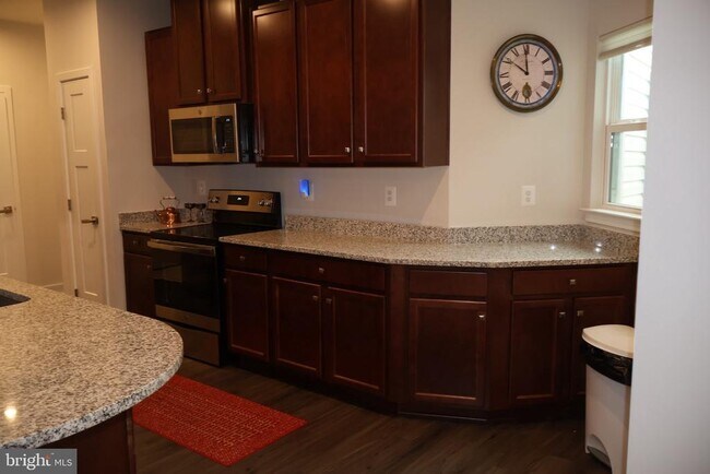 Building Photo - 659 Thomas Penn Dr