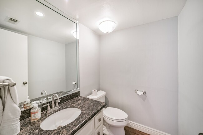 Building Photo - 4521 Acacia St