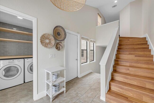 Building Photo - 604 Port