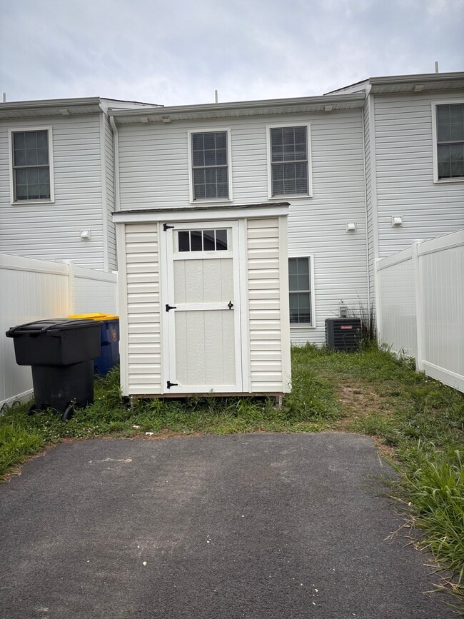 Building Photo - 105 Rojan Rd