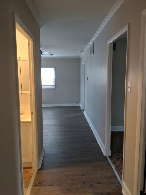 Building Photo - 3 bed, 1 bath Home: Available July 2025! A...