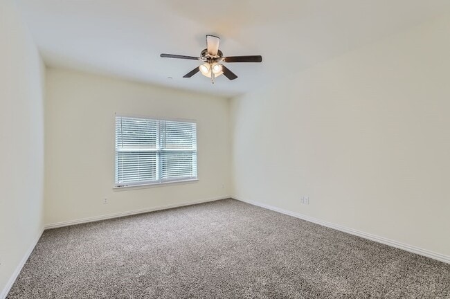 Building Photo - 1320 Lakecrest Ln