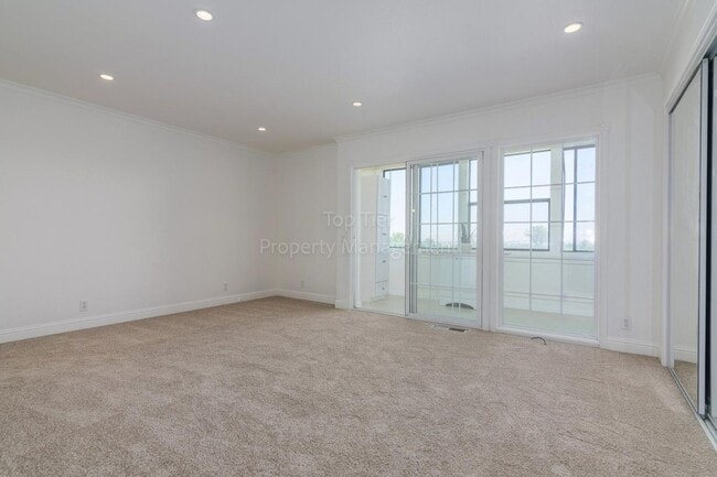 Building Photo - Lovely 2 bed/2.5 bath/ 1472 sqft two story home with Golf Course views! Available September 15th ...