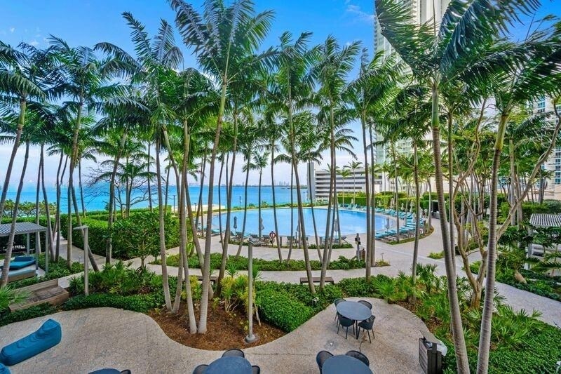 Building Photo - 650 NE 32nd St