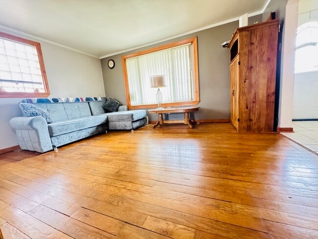 Building Photo - 3743 S 59th Ave