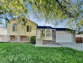 Building Photo - 2964 S Fetzer Dr