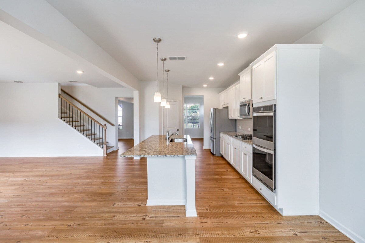 Building Photo - 220 Arwen Dr