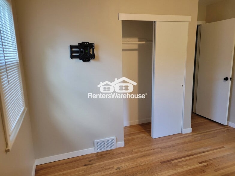 Building Photo - 738 Belwood Dr
