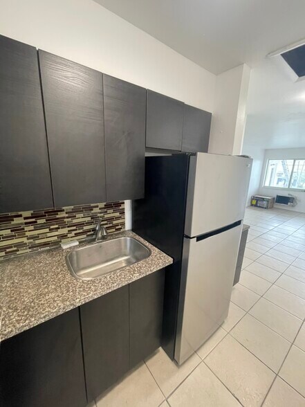 Primary Photo - 512 NE 166th St