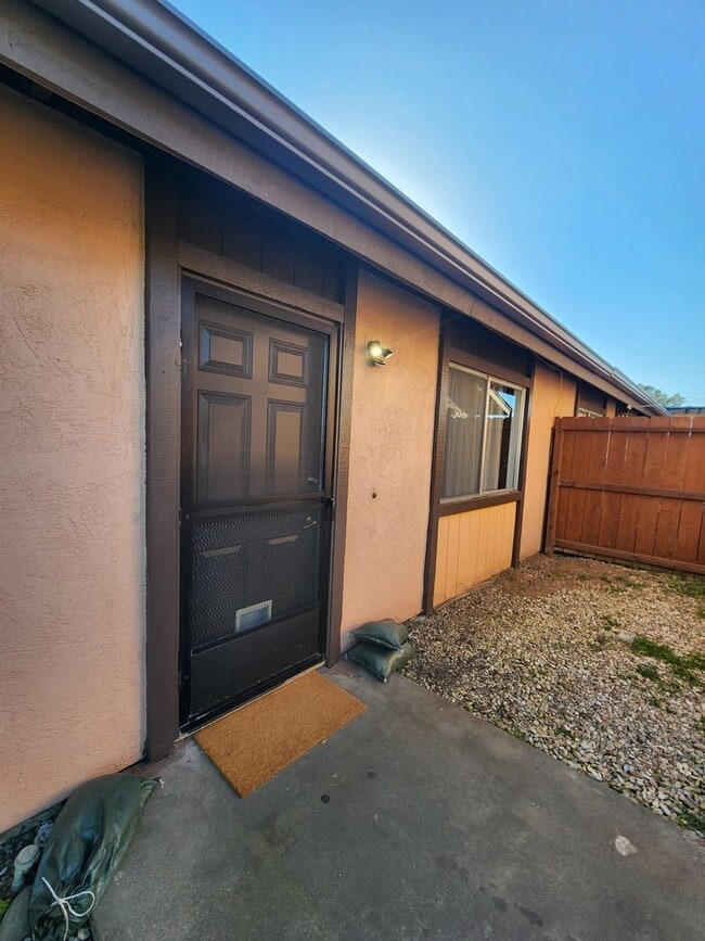 Building Photo - 2 Bed, 1 Bath in Oceano- Water and Trash Included!