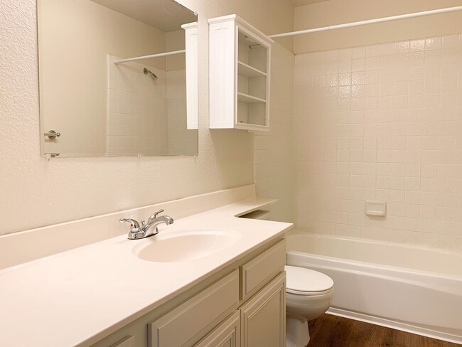 Building Photo - **Coming Soon** Comfortable 3 Bed, 2 Bath in Elk Grove