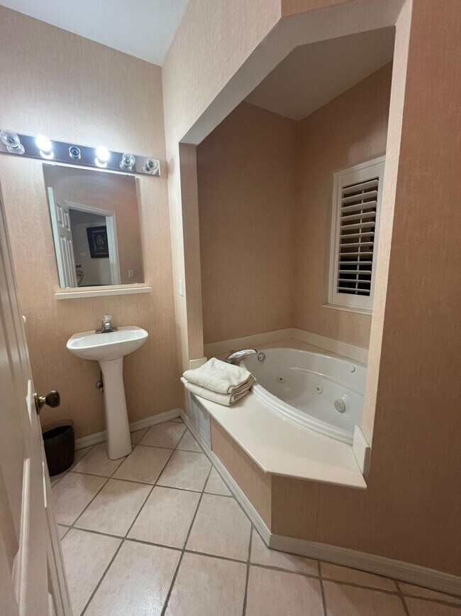Building Photo - 9832 Perfect Dr