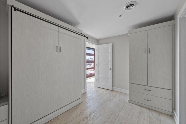 Building Photo - 367 Auden Ave