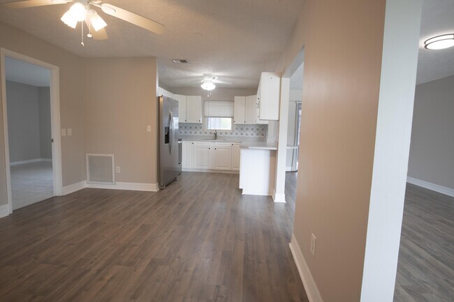 Building Photo - 1285 SE Port St Lucie Blvd
