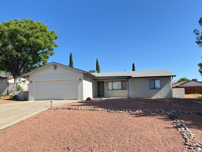 Building Photo - HOUSE - COTTONWOOD - VERDE VILLAGE