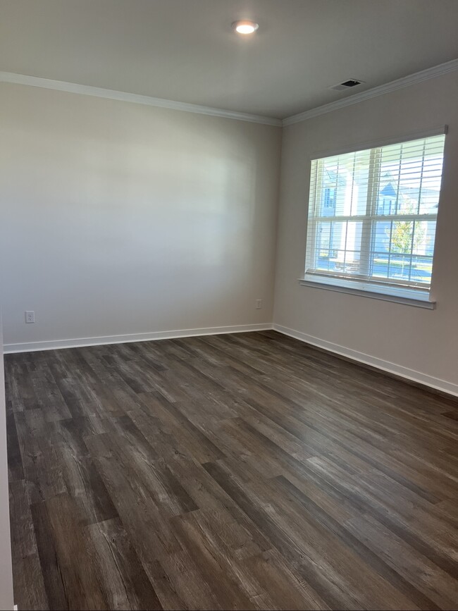 Building Photo - 422 Janie Cir