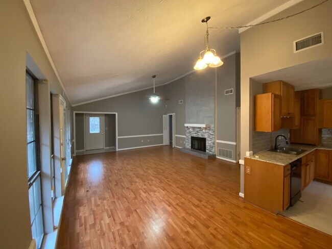 Building Photo - 1607 Salisbury Pl