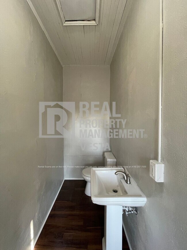 Building Photo - 2694 Cherokee Ave