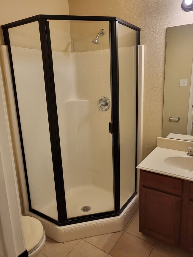 Building Photo - 122 E Nemo St